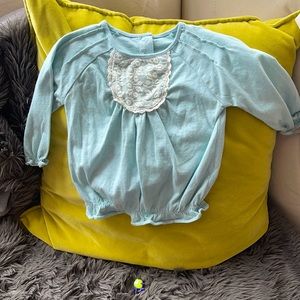 Delicate, Beautiful sky blue top w Vintage Vibe